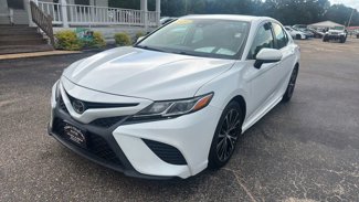 Used 2020 Toyota Camry SE image 1
