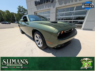 Used 2018 Dodge Challenger SXT image 1