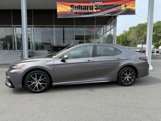 Used 2022 Toyota Camry SE image 1