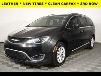 Used 2019 Chrysler Pacifica Touring-L image 1