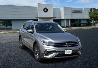 Certified 2022 Volkswagen Tiguan SE w/ Panoramic Sunroof Package image 1