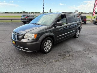 Used 2016 Chrysler Town & Country Touring image 1