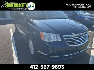 Used 2015 Chrysler Town & Country Touring image 1