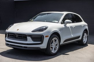 Certified 2025 Porsche Macan image 1