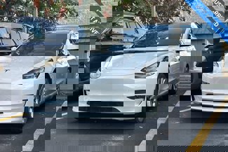 Used 2021 Tesla Model 3 Standard Range Plus image 1