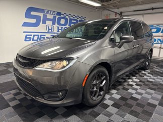 Used 2018 Chrysler Pacifica Touring-L w/ S Appearance Package image 1