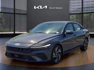 Used 2025 Hyundai Elantra SEL image 1