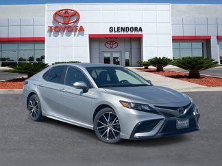 Used 2022 Toyota Camry SE image 1