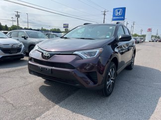 Used 2018 Toyota RAV4 LE image 1