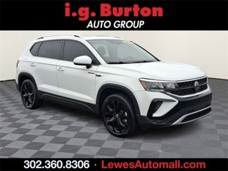 Used 2023 Volkswagen Taos SE w/ Panoramic Sunroof Package image 1
