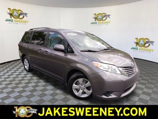 Used 2017 Toyota Sienna LE image 1
