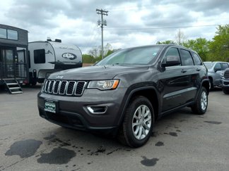 Used 2021 Jeep Grand Cherokee Laredo image 1