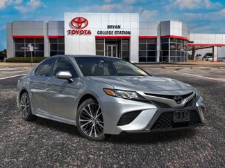 Used 2020 Toyota Camry SE image 1