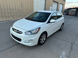 Used 2013 Hyundai Accent SE image 1