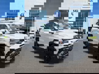 New 2025 Volkswagen Taos SE image 1