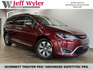 Used 2017 Chrysler Pacifica Platinum image 1