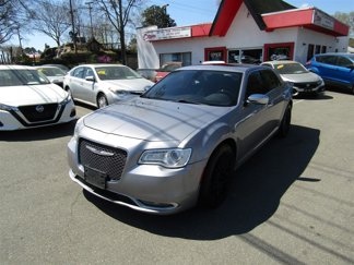 Used 2018 Chrysler 300 Limited image 1