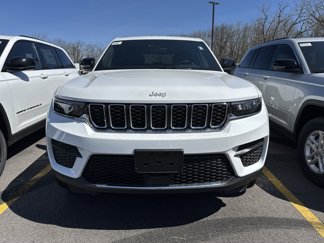 New 2025 Jeep Grand Cherokee Laredo image 1