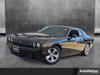 Used 2017 Dodge Challenger SXT image 1