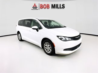 Used 2022 Chrysler Voyager LX image 1