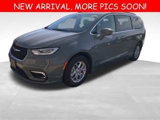 Used 2022 Chrysler Pacifica Touring-L image 1