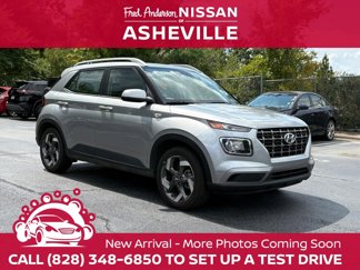 Used 2024 Hyundai Venue SEL image 1