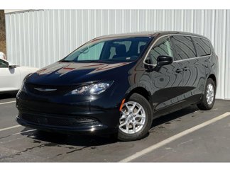 Used 2022 Chrysler Voyager LX image 1