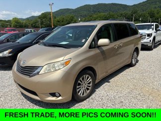 Used 2011 Toyota Sienna XLE image 1