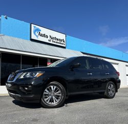 Used 2020 Nissan Pathfinder S image 1