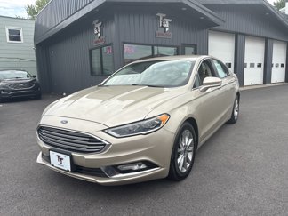 Used 2017 Ford Fusion SE image 1