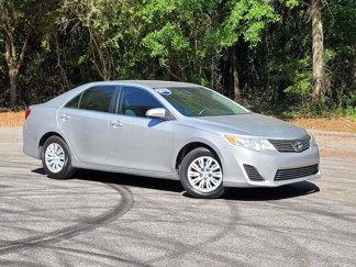 Used 2014 Toyota Camry L image 1