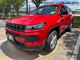 Used 2023 Jeep Compass Sport image 1