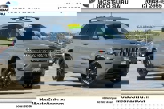 Used 2021 Jeep Grand Cherokee Laredo X image 1