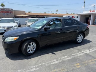 Used 2011 Toyota Camry LE image 1