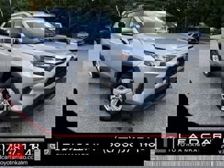 Used 2019 Toyota RAV4 LE image 1