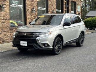Used 2020 Mitsubishi Outlander LE image 1