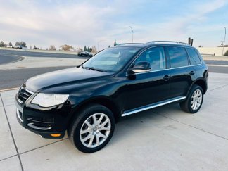 Used 2010 Volkswagen Touareg TDI image 1