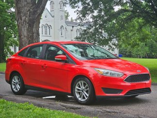 Used 2015 Ford Focus SE image 1
