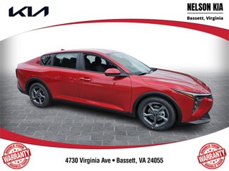 New 2025 Kia K4 LXS image 1