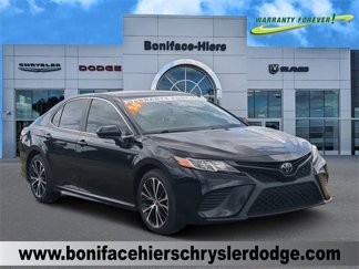 Used 2020 Toyota Camry SE image 1