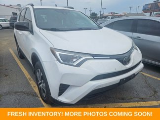 Used 2018 Toyota RAV4 LE image 1