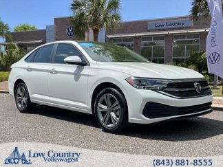 Certified 2024 Volkswagen Jetta SE w/ Panoramic Sunroof Package image 1