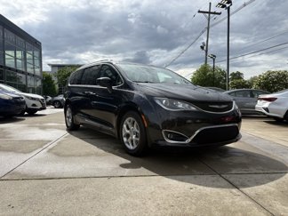 Used 2017 Chrysler Pacifica Touring-L Plus image 1