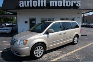 Used 2015 Chrysler Town & Country Touring w/ Driver Convenience Group image 1