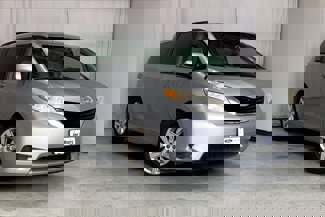Used 2014 Toyota Sienna LE image 1