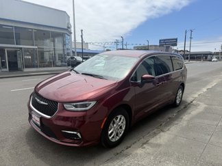 Used 2023 Chrysler Pacifica Touring-L image 1