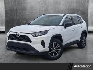 Used 2021 Toyota RAV4 LE image 1