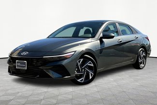 Used 2025 Hyundai Elantra SEL image 1