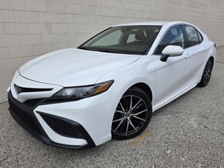 Used 2023 Toyota Camry SE image 1