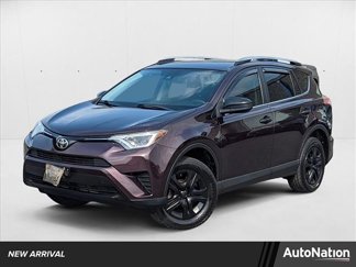 Used 2018 Toyota RAV4 LE image 1